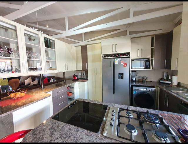 3 BEDROOM TOWNHOUSE FOR SALE IN WATERVAL EAST